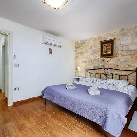 Casa Antignana With View Tinjan